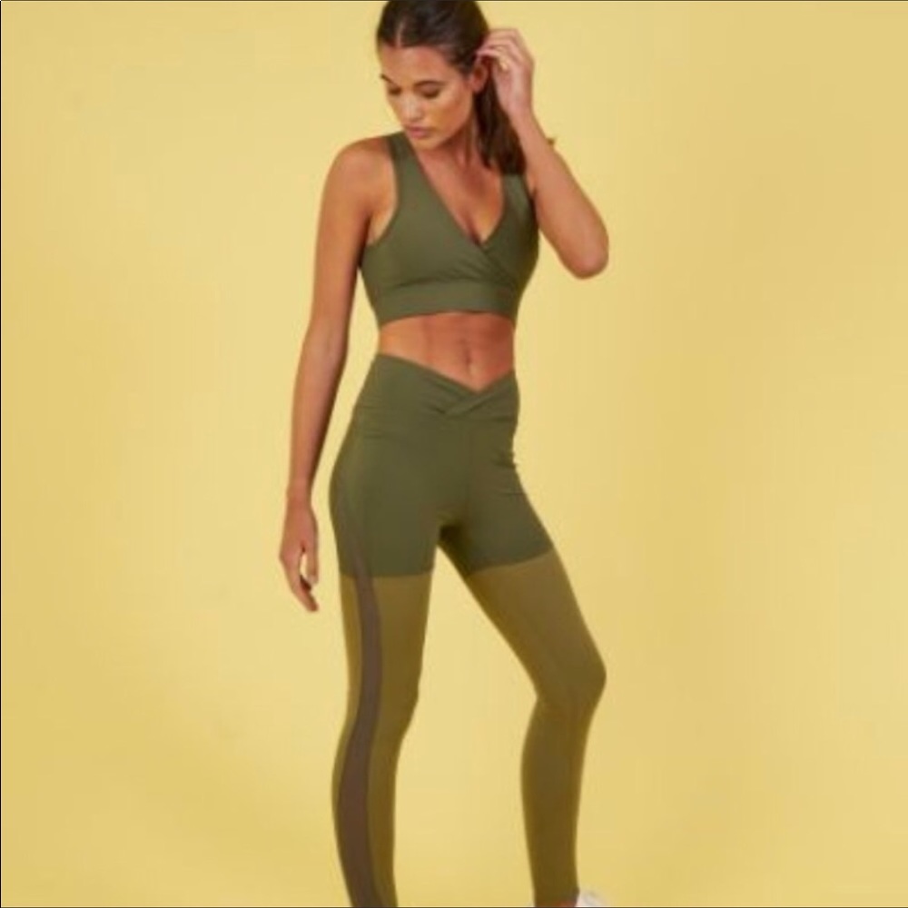 Nikki b gym shark leggings